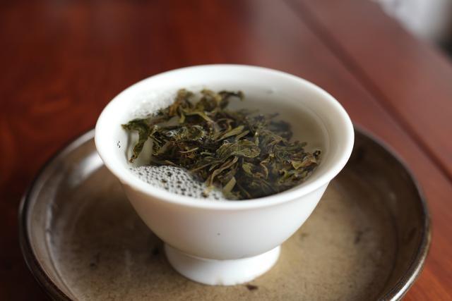 泡普洱茶時，為何不宜翻動葉底？專家揭示背后玄機
